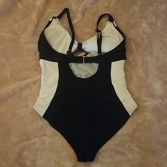 Adore Me one piece slimming swim suit - Picture 2 of 2